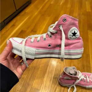 Size 2 Girls Converse platform pink sneaker